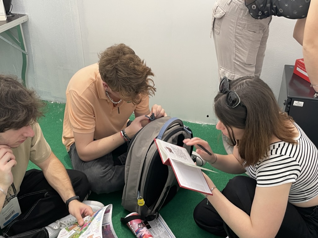 Scientific storytelling, teamwork, and live facilitation